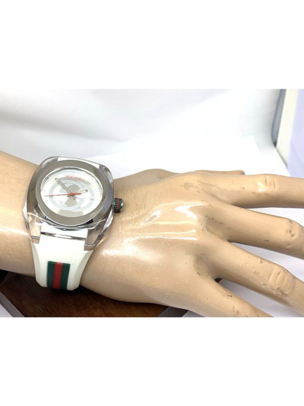 GUCCI Men's Watch YA137102 Sync Swiss Quartz Silver Dial White Rubber Band 46mm - Picture 4 of 13